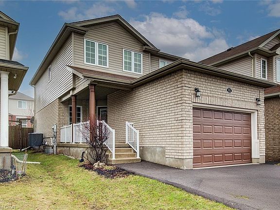 2nd image of 90 Udvari Cres