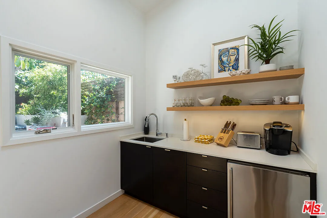 Studio, 1.0 bath, 350 sqft, $3,000 — Photo 3