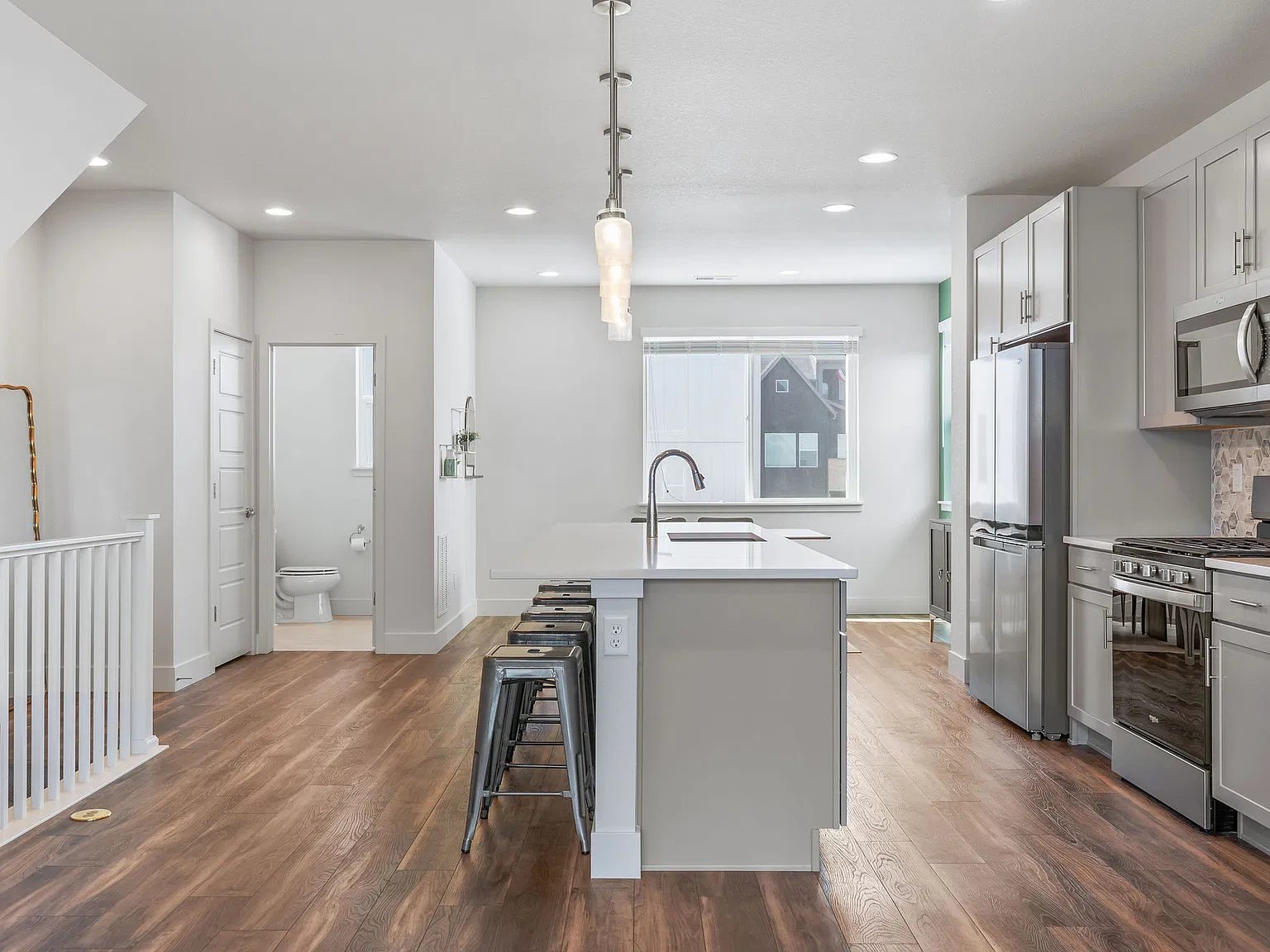 2 bed, 1644 sqft, $2,700 — Photo 3
