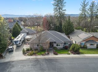 40 Pineridge Ln, Eagle Pt, OR 97524