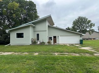 140 Hubbard St W, Carthage, SD 57323
