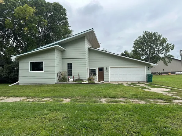 140 Hubbard St W, Carthage, SD 57323