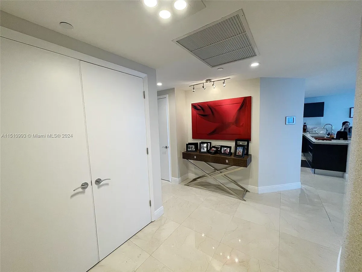 Building Photo - 17001 Collins Ave #3008
