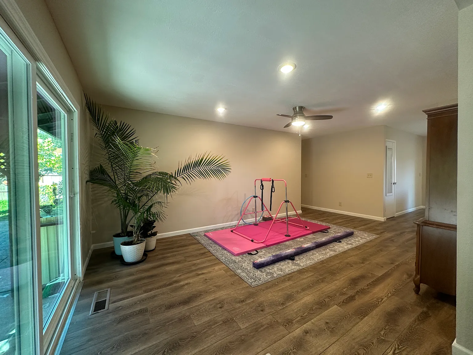 4 bed, 1452 sqft, $4,150 — Photo 4