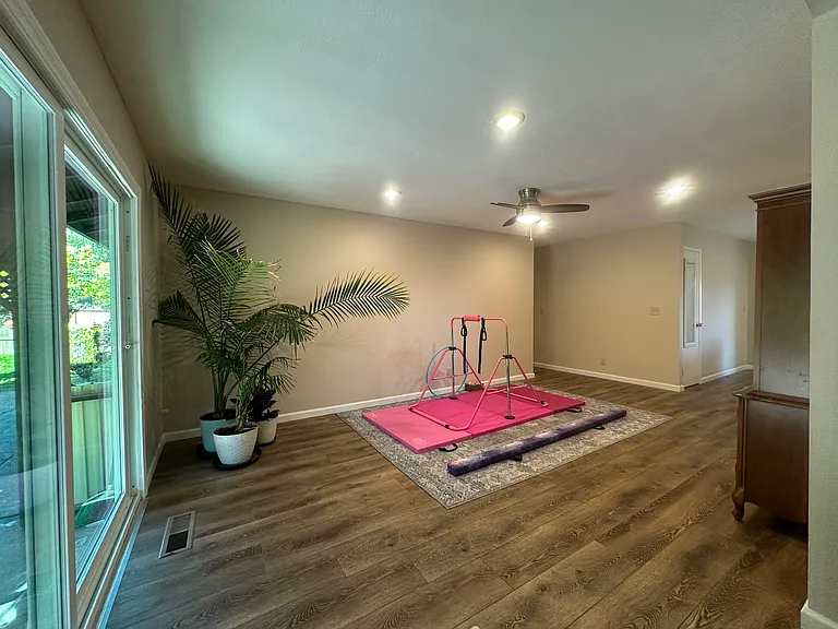 1465 Madrone Way — Photo 4