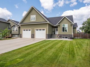 1206 18th Ave, Cold Lake, AB T9M0G4