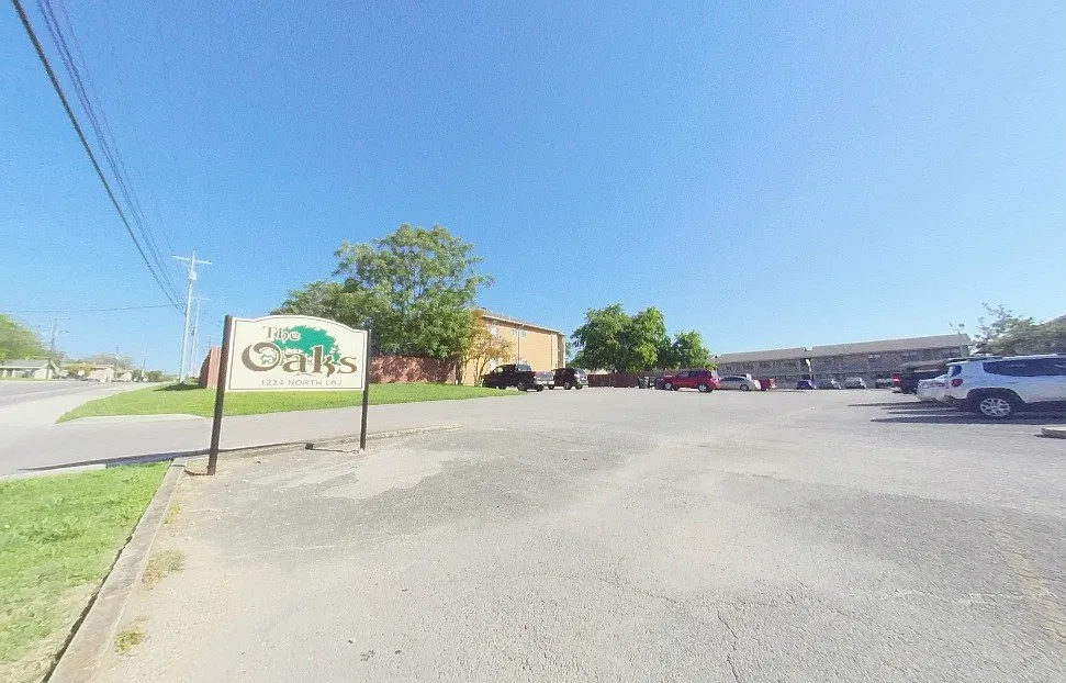 THE OAKS — Photo 1
