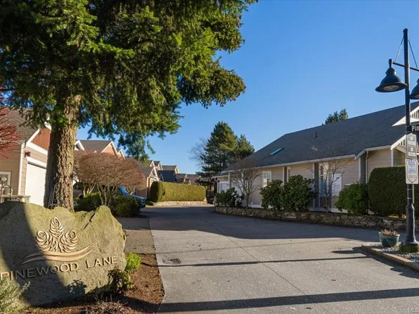 6347 Pinewood Ln, Nanaimo, BC V9V 1A4