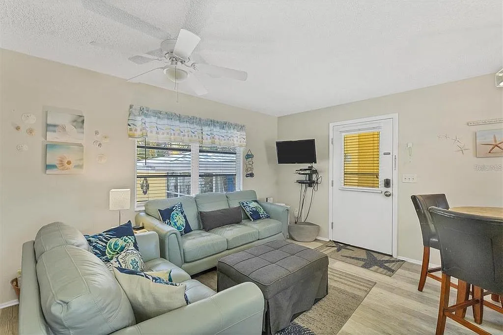2 bed, 2.0 bath, 1144 sqft, $12,600 — Photo 2
