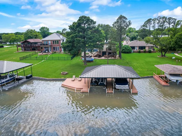 1251 Kiowa Dr W, Lake Kiowa, TX 76240