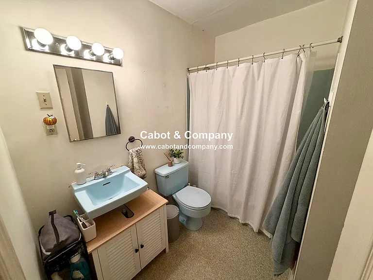 16 Mead St #1 — Photo 8