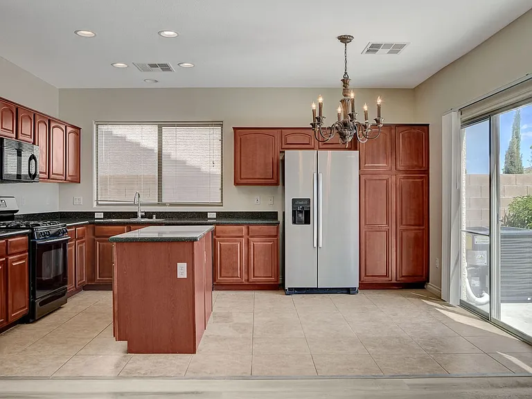 10649 Tuckermans Ave — Photo 8