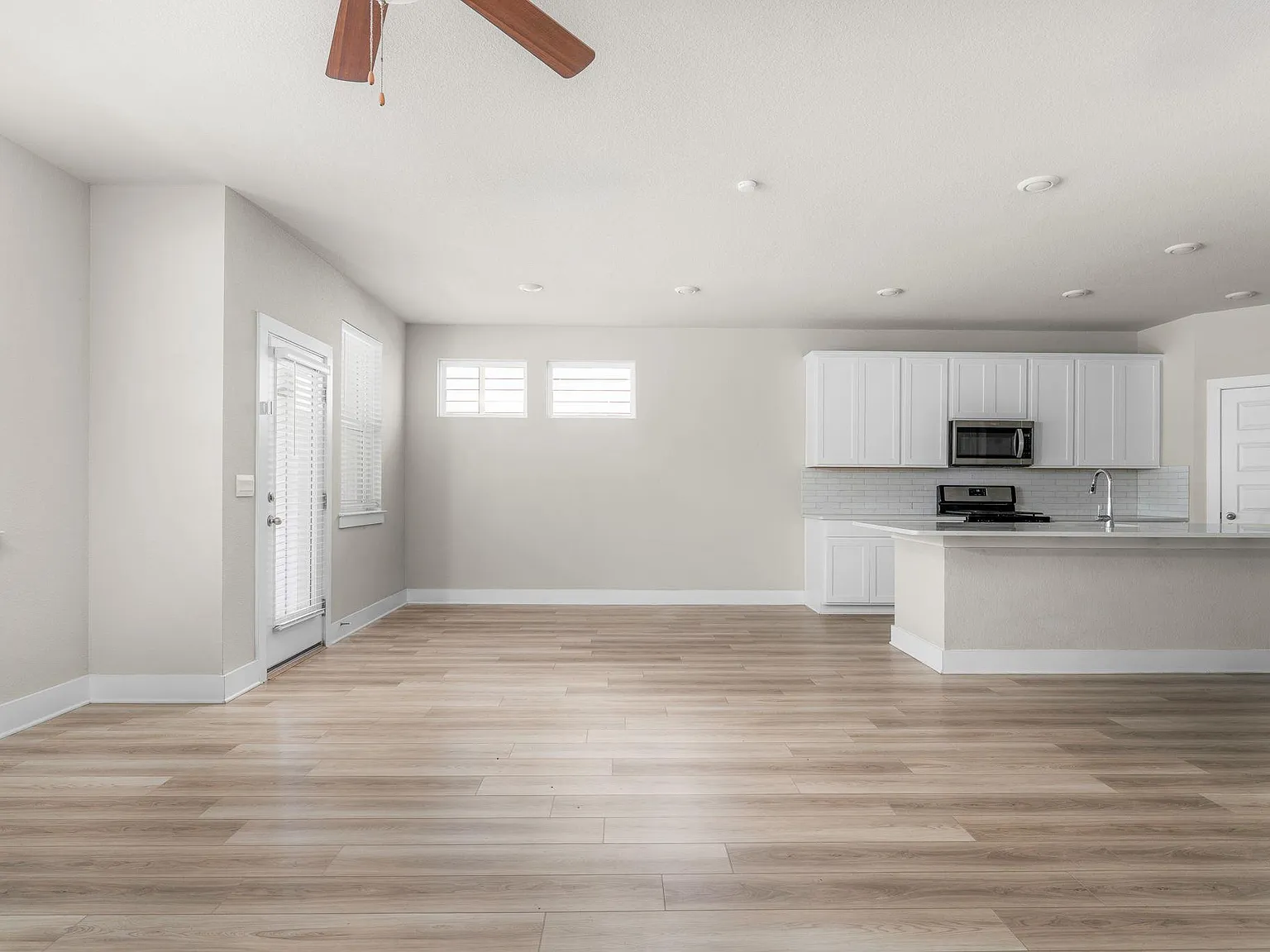 3 bed, 2.5 bath, 2000 sqft, $2,550 — Photo 4