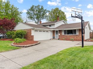 25082 Randall Dr, North Olmsted, OH 44070