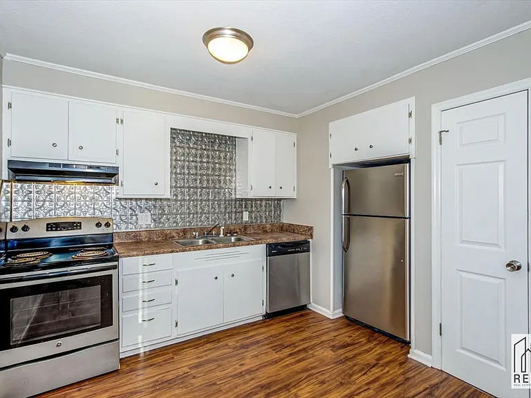 2201 Walden Dr — Photo 4