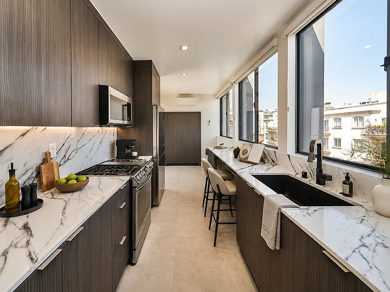 145 S Maple Dr #Penthouse 401 — Photo 1
