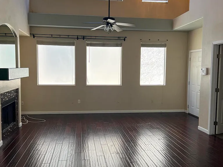 15420 S 14th Pl — Photo 5
