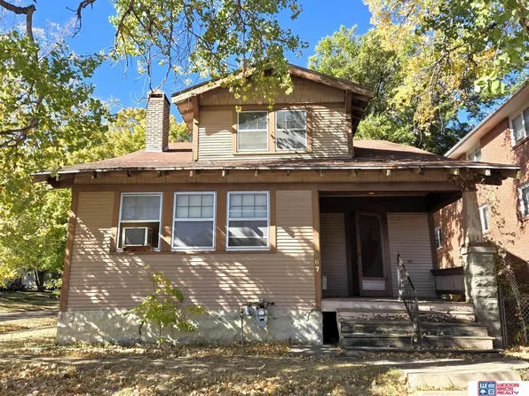 1267 S 27th St, Lincoln, NE 68502