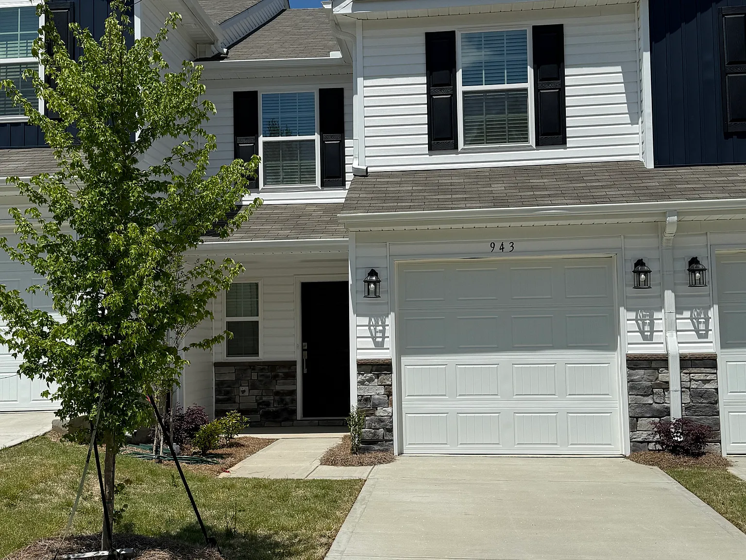3 bed, 2.5 bath, 1485 sqft, $1,695 — Photo 1