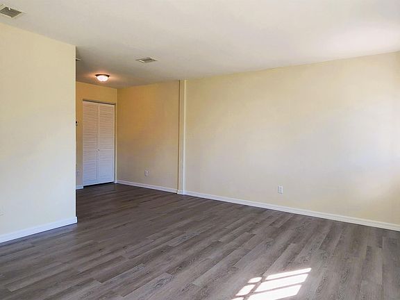 3rd image of 501 E Seminole Ave #4
