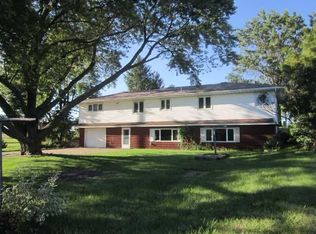 2583 Ivanhoe Rd SW, Cedar Rapids, IA 52404