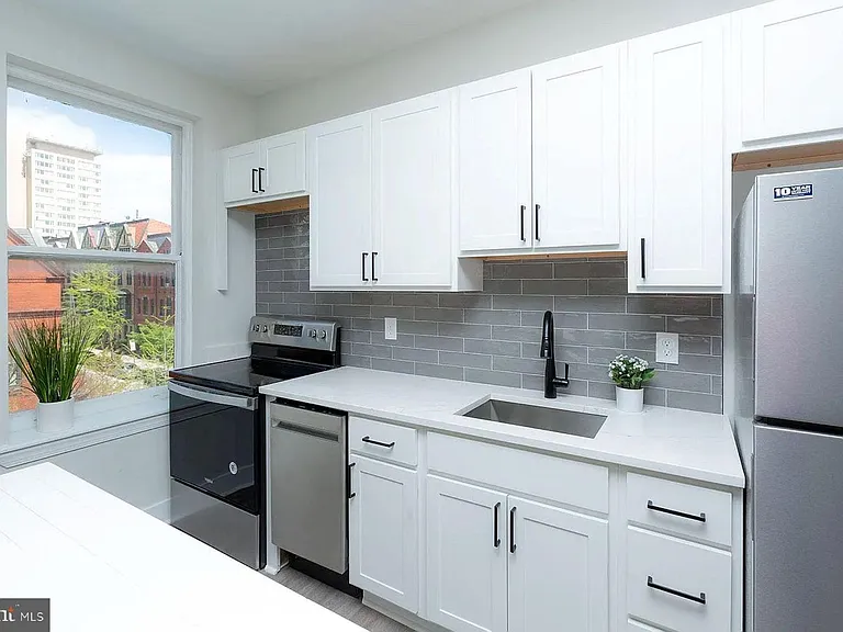 1122 N Calvert St #1 — Photo 2