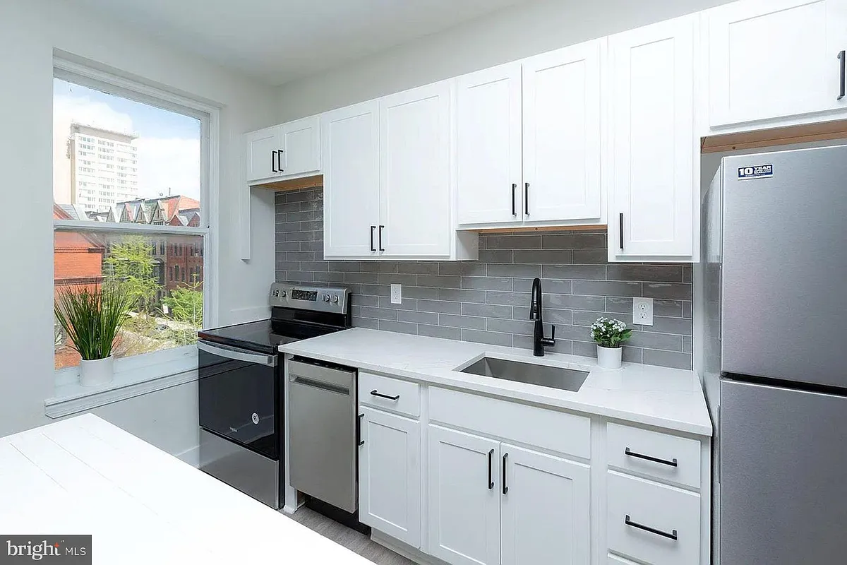 Photo 2 of 8 - 1122 N Calvert St #1 - Baltimore, MD Building Photo - 1122 N Calvert St #1