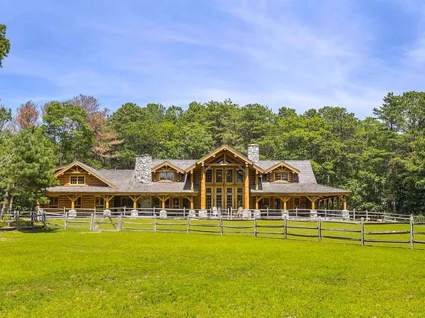 https://photos.zillowstatic.com/fp/927269e26adb715d6fe0203c39e3d8ba-p_e.webp