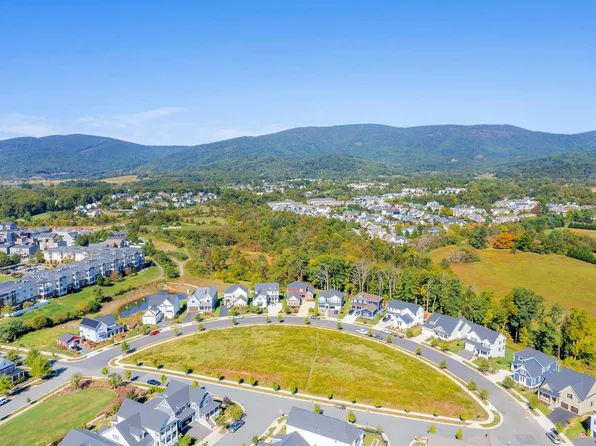 3510 Rowcross St, Crozet, VA 22932