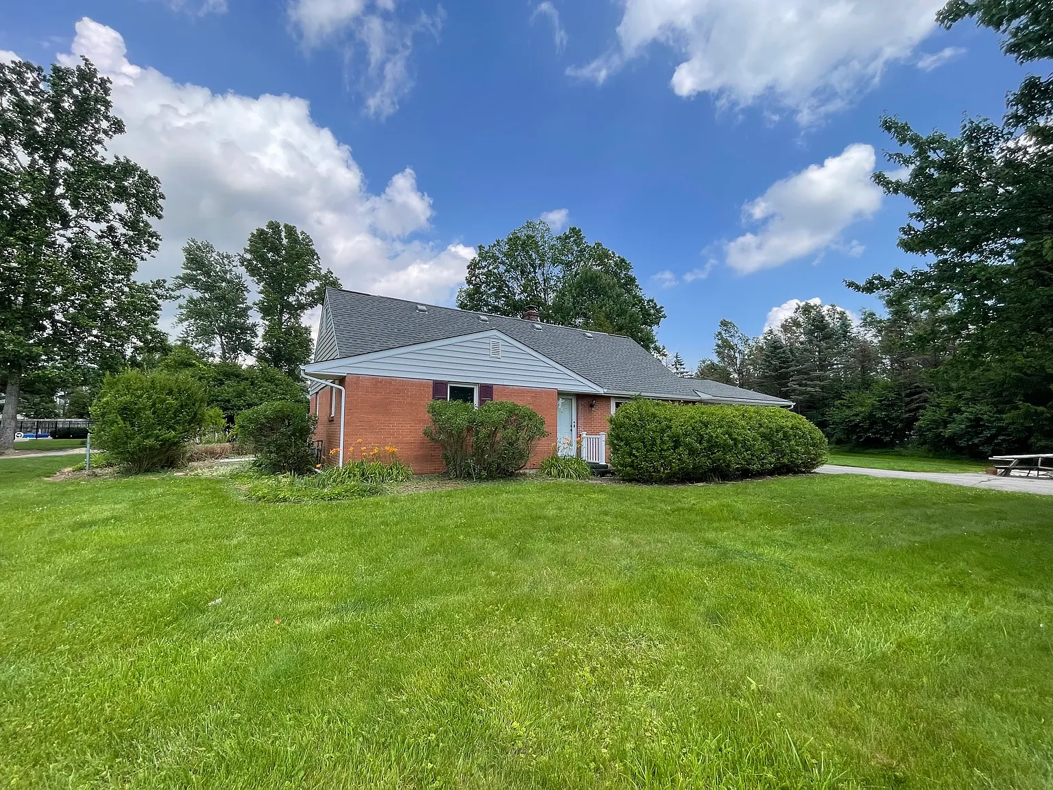 4 bed, 2573 sqft, $2,850 — Photo 2