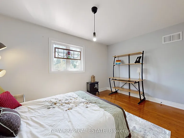 1031 Lake Dr N #UPPER — Photo 24