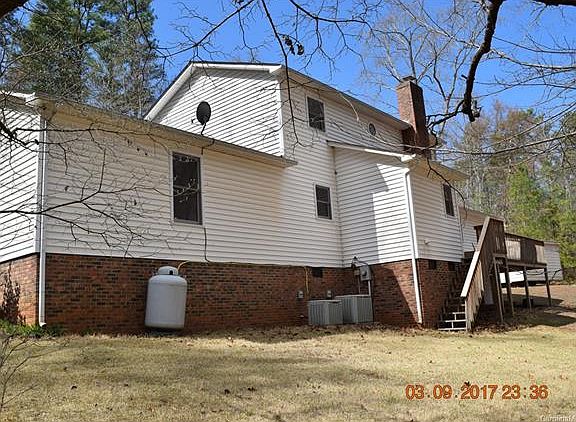 3rd image of 129 Northeastern Dr