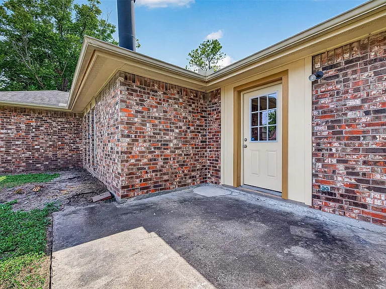 7407 Cortes Dr — Photo 32