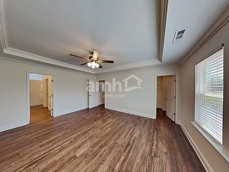 1360 Lomond Dr — Photo 11