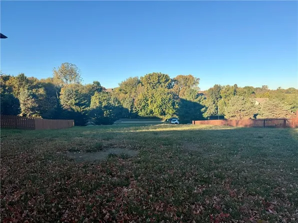 1231 Wiltshire Blvd, Raymore, MO 64083