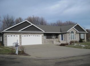 118 Sunview Dr, Adrian, MN 56110