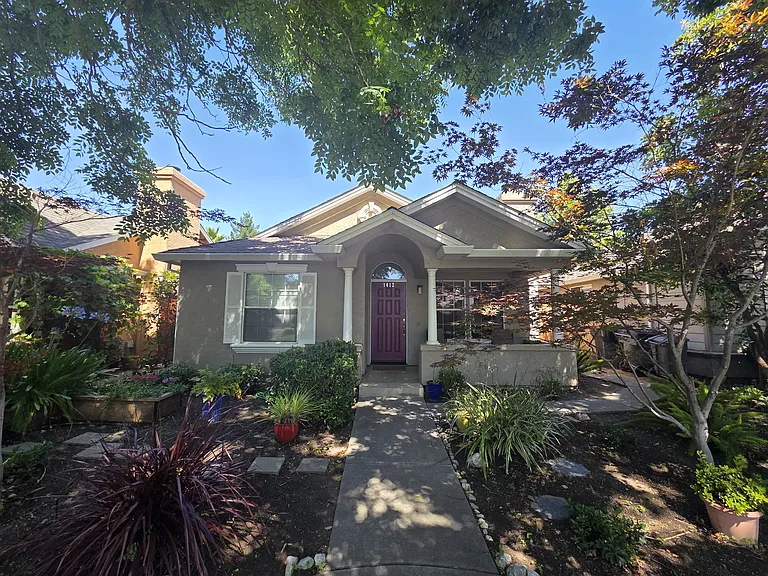 1412 Olympic Dr — Photo 1