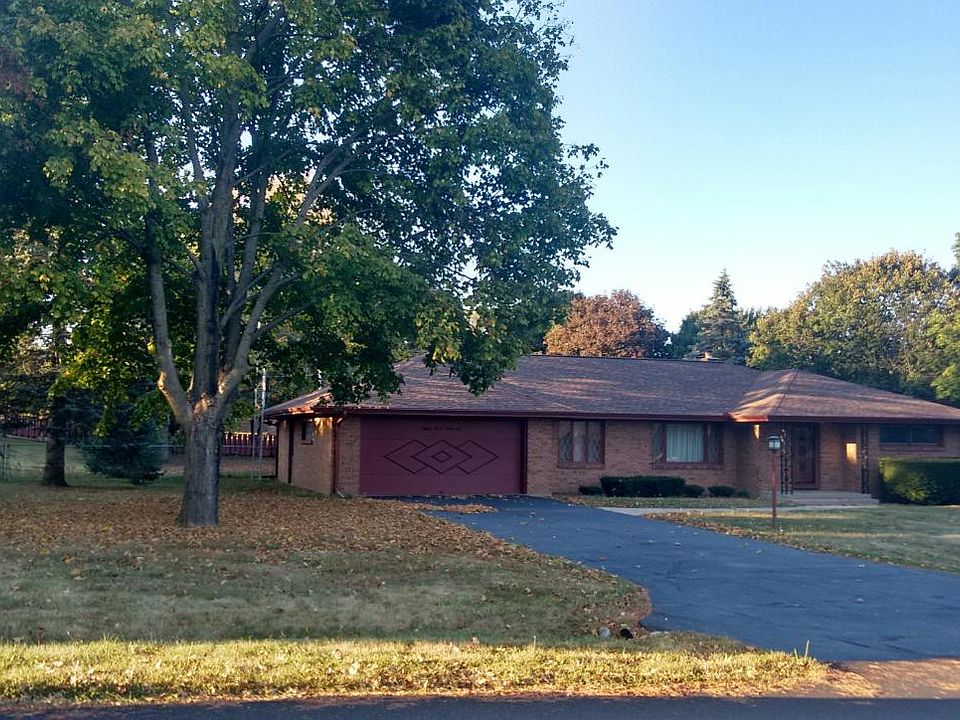 house faces south so there is a great deal of sunlight.