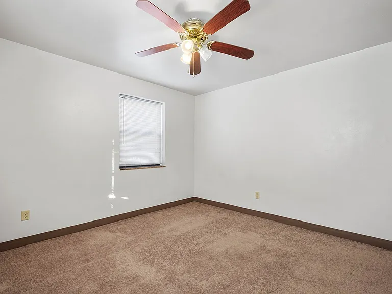 2117 Brownsville Road — Photo 30