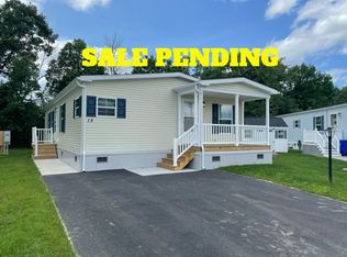 15 Crestwood Ct W, Lockport, NY 14094