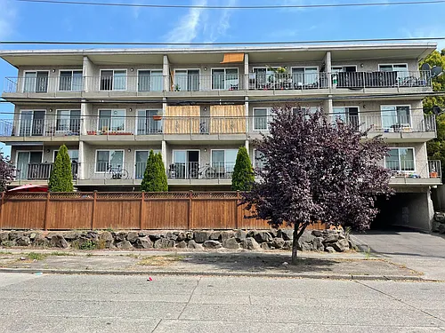Bayview Apartments | Bright Units with Easy Transit Options Photo 1