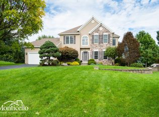 11 Robin Hill Rd, Halfmoon, NY 12118