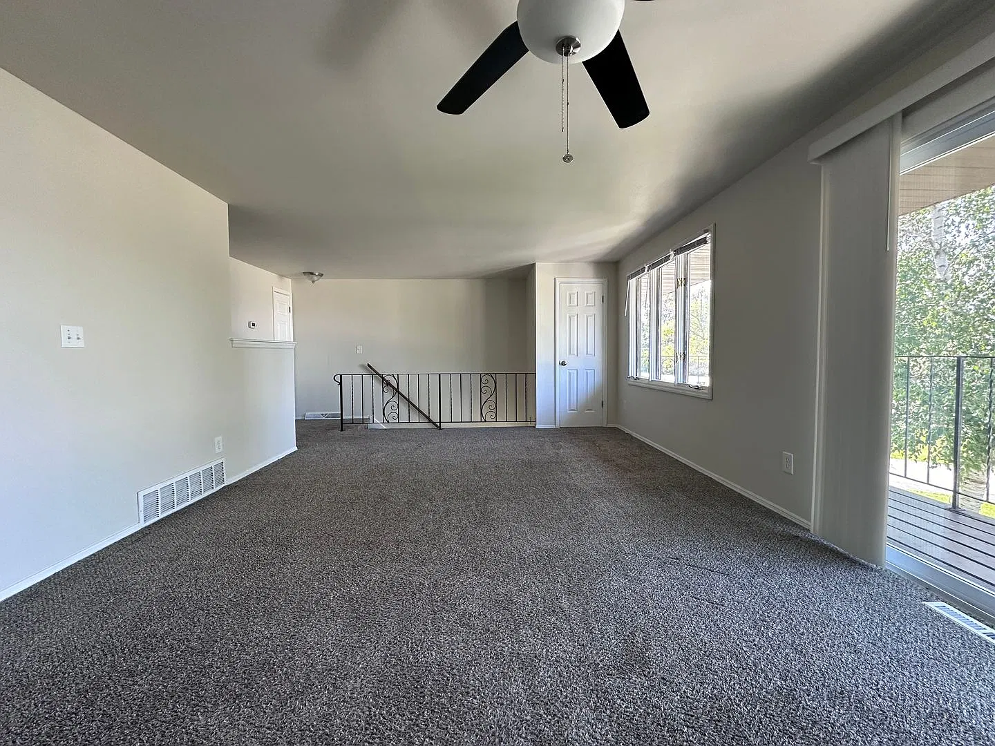 2746 - 2748 Nicolet Dr - Duplex — Photo 3