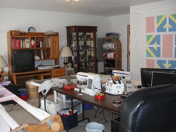 5th image of 120 E Valley Dr