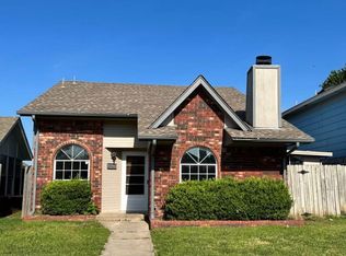 2127 S Robinson Ave, Moore, OK 73170