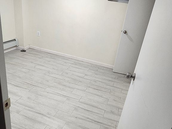 4th image of 61-40 Parsons Blvd