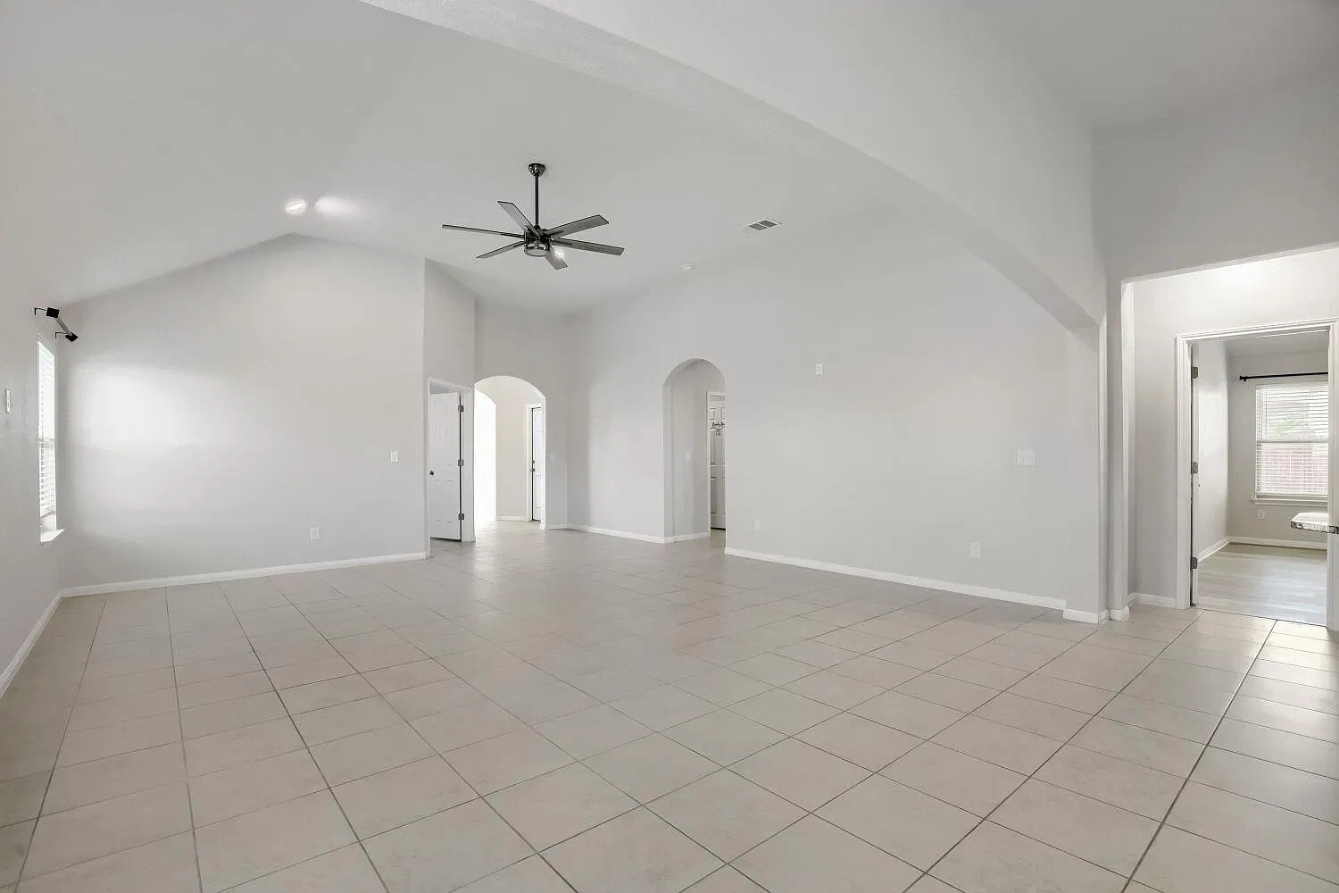 4 bed, 3.0 bath, 2154 sqft, $2,300 — Photo 4