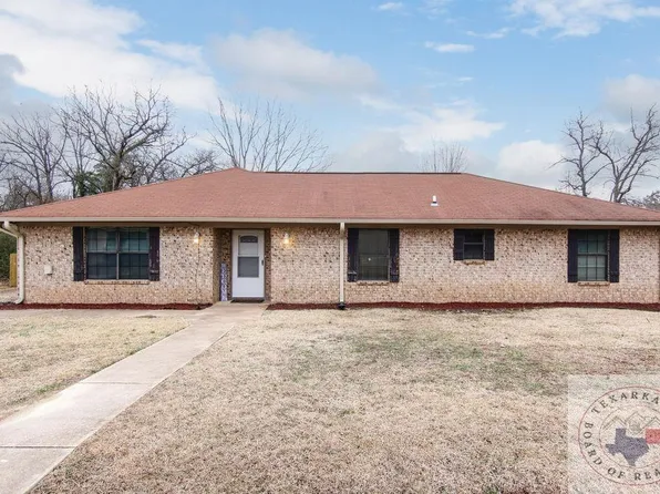 312 Memorial Dr, Wake Village, TX 75501