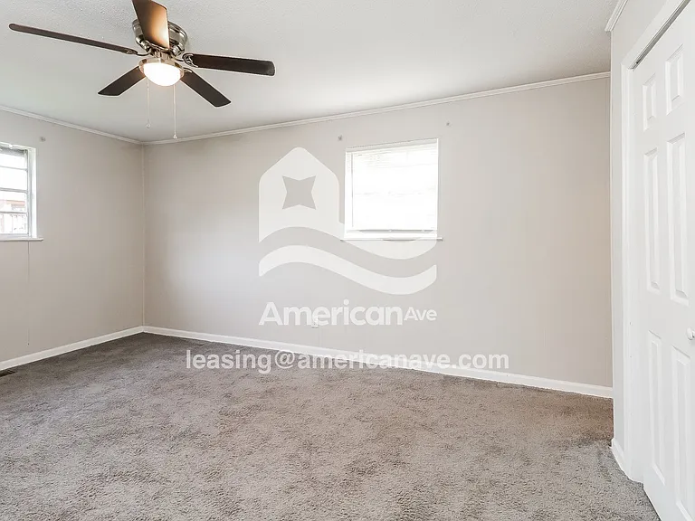 590698_011_bedroom_12.jpg