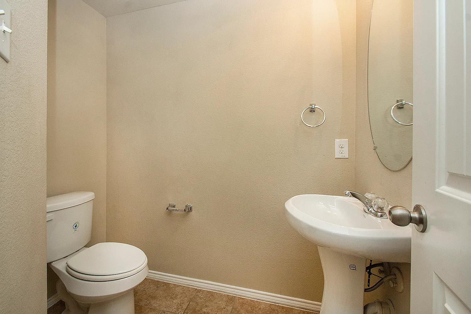 4 bed, 2.5 bath, 2358 sqft, $2,250 — Photo 3
